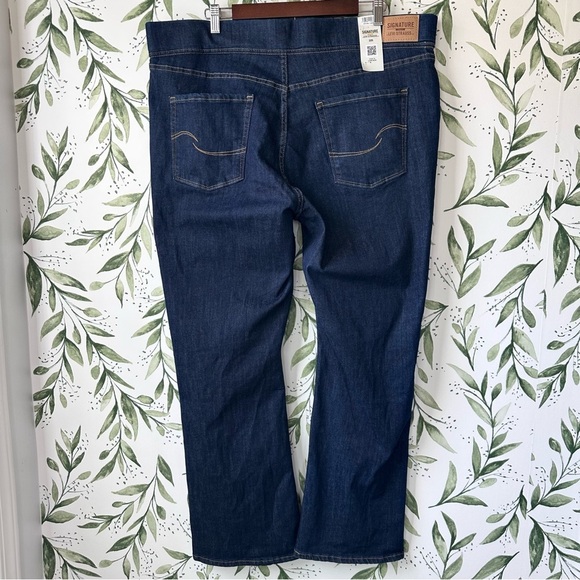 NWT Levi Strauss Signature Gold Totally Shaping Pull On Bootcut Jeans. 22 Short. - Picture 2 of 13